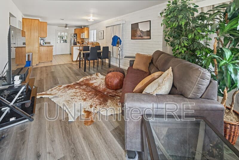 Bullhead City House: 1385 Church Dr