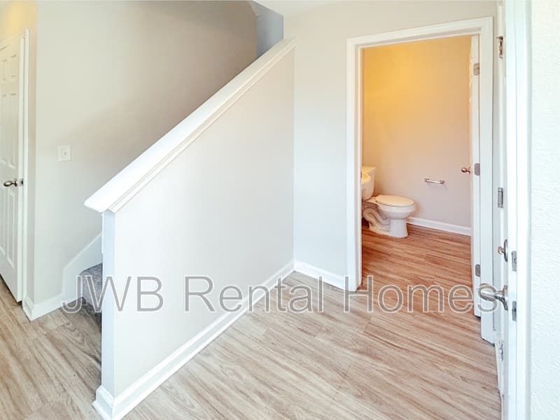 Jacksonville House: 8585 Jasper Ave
