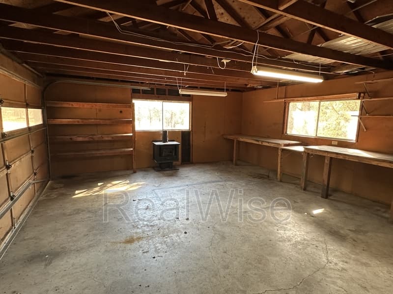 Rogue River House: 2978 E Evans Creek Rd