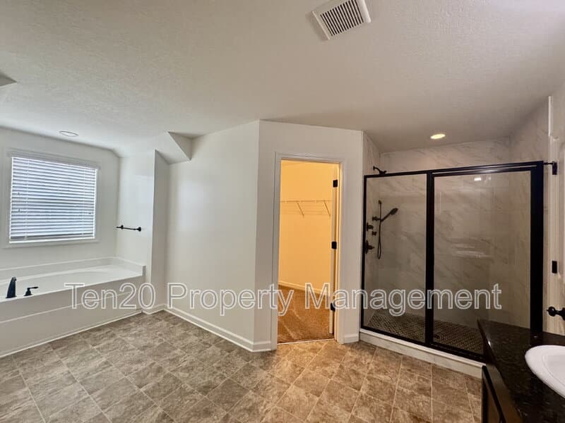 Columbus House: 5037 Lexington Lane