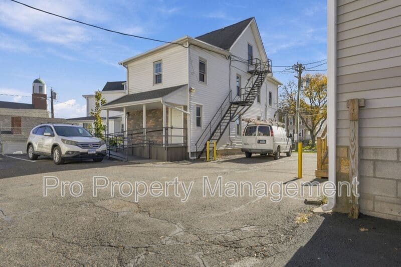 Danbury House: 77 West St.