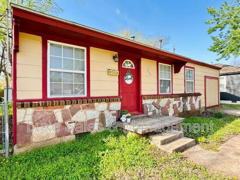 Del City House: 4220 SE 25th St