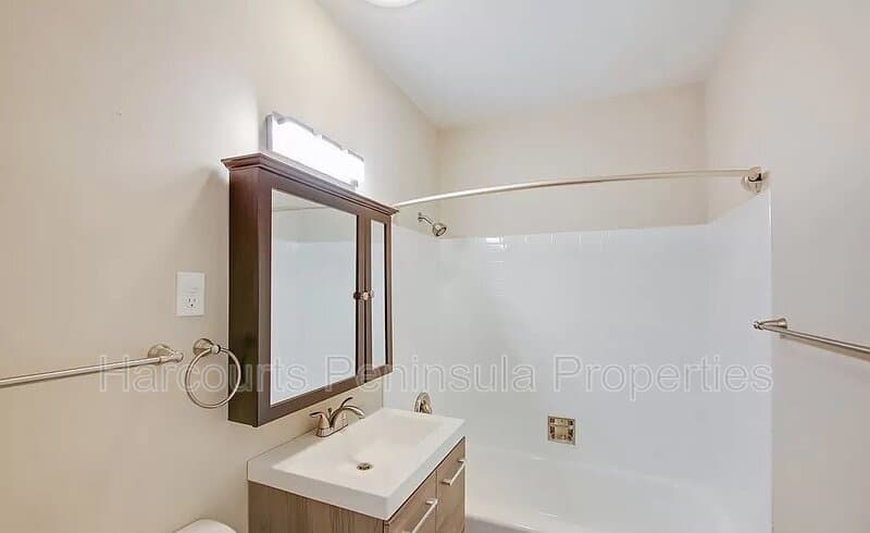 Bremerton Apartment: 1142 Wheaton Way