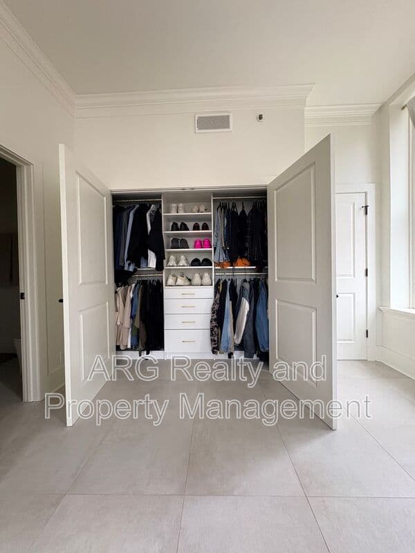 Atlanta House: 57 Forsyth St