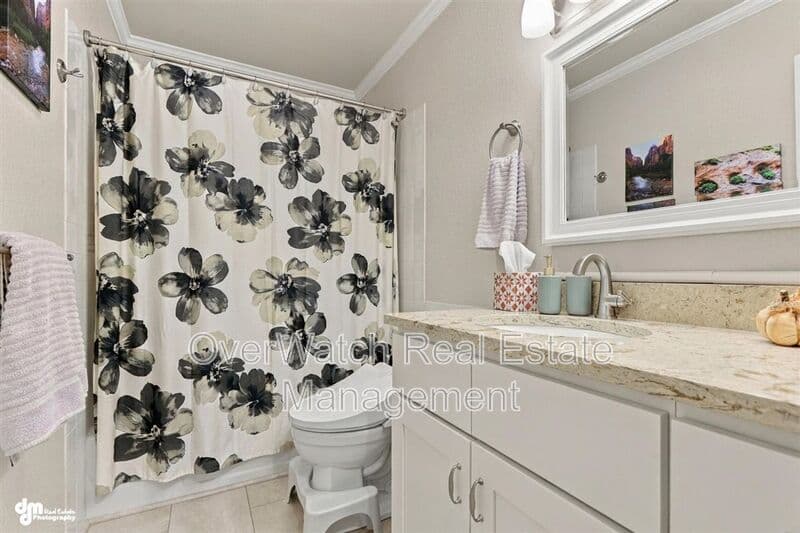 Eagle River House: 10610 High Bluff Dr