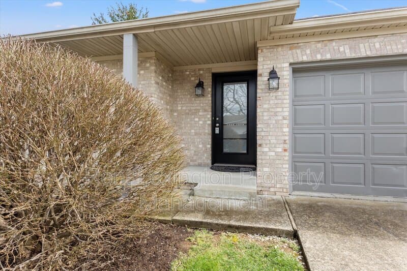 Lexington House: 3534 Cave Hill Place