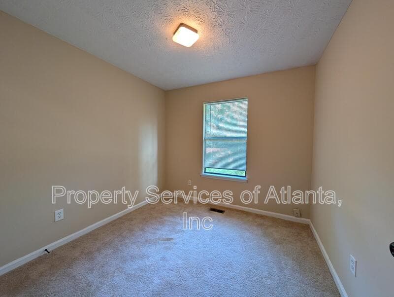 Decatur House: 4341 Old Lake Dr