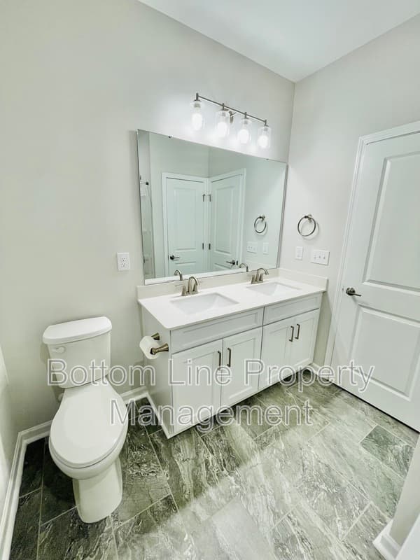 Charlotte Townhome: 419 Vinroot Aly