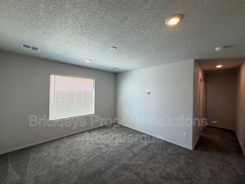 Albuquerque House: 6118 Chicago Dr SE