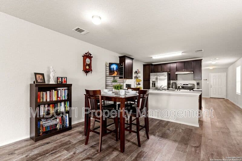 San Antonio House: 130 Expedition Way