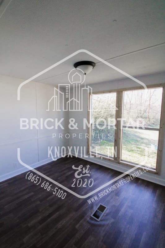 Rockford House: 325 Rockford Cedar Street