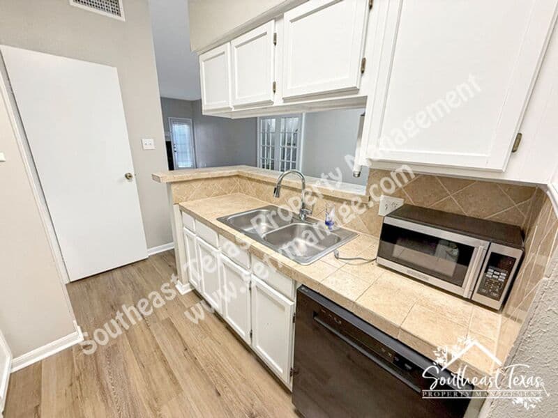 Beaumont House: 1620 Wellington