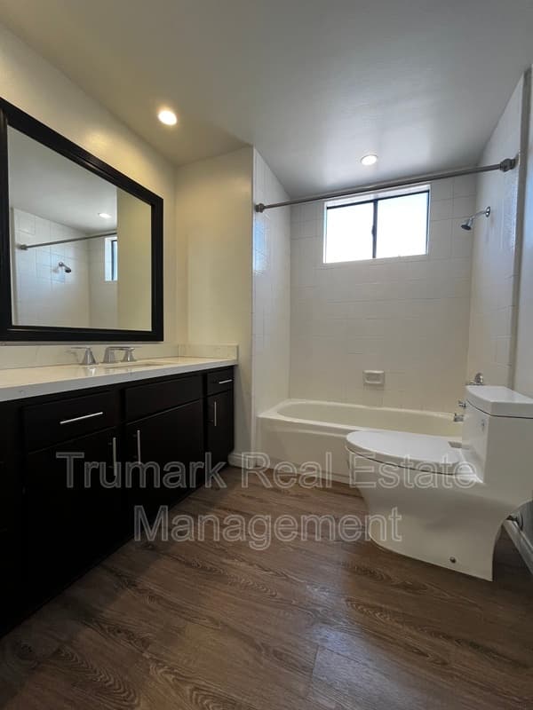 Glendale Condo: 412 N Kenwood St.