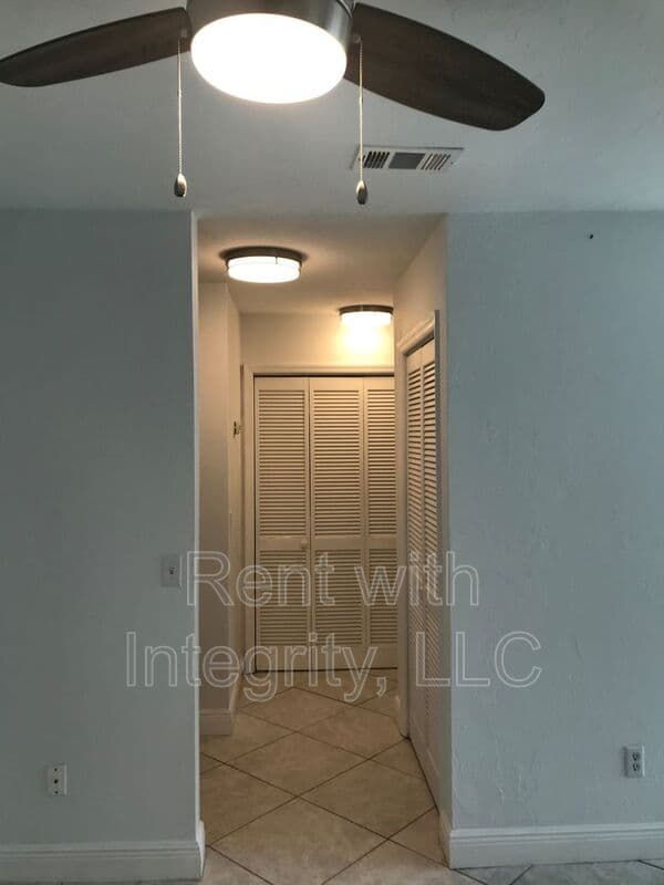 Tallahassee House: 156-D Locke St