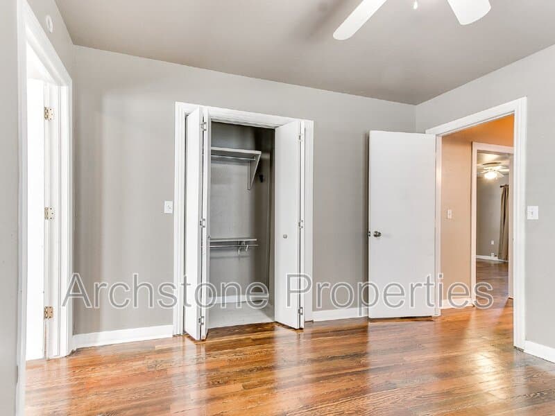 Edmond House: 202 E 3rd St
