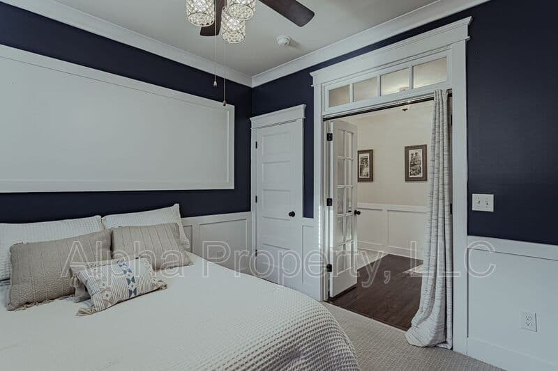 Greenville House: 14 Burl Ct