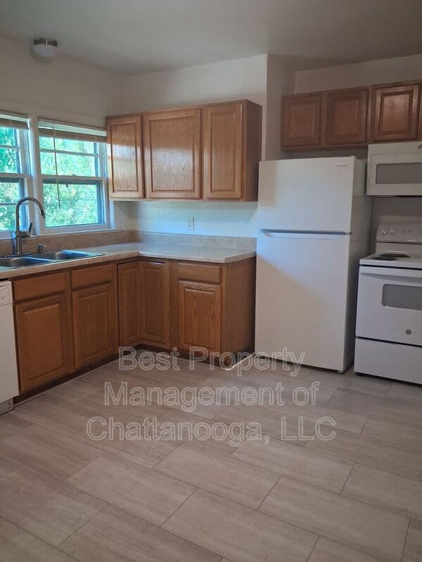 Chattanooga House: 221/223 Vreeland St