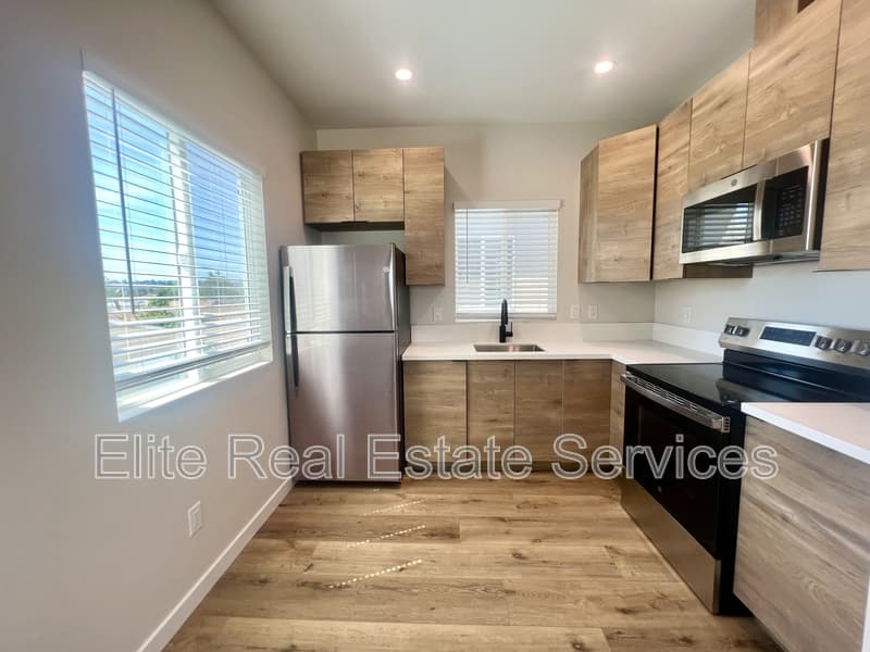 San Diego Condo: 3315 Clairemont Mesa Boulevard - 4