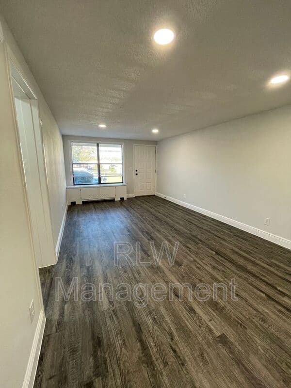 Eustis Condo: 611 Mount Homer Rd