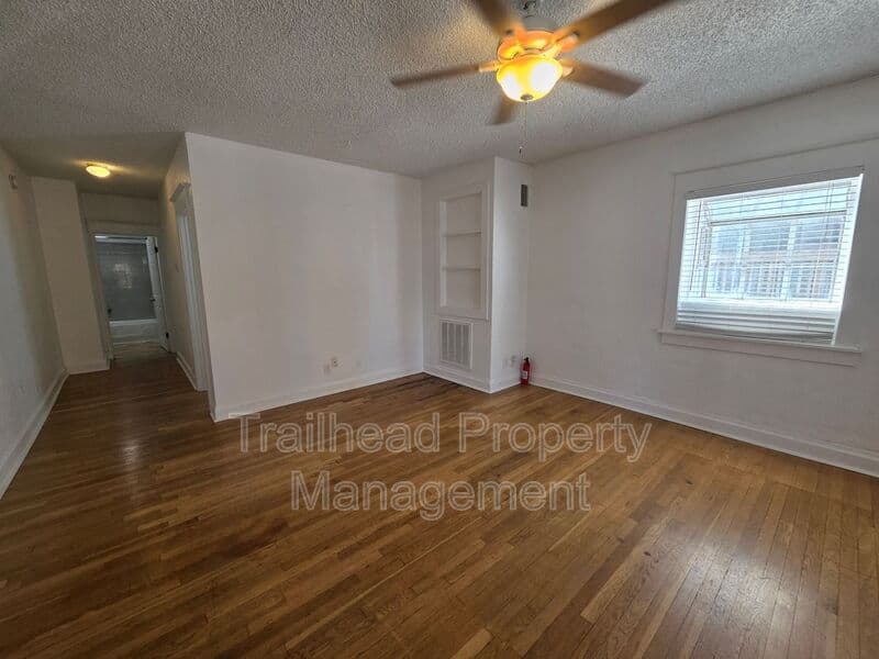 Kansas City House: 3433 Central St