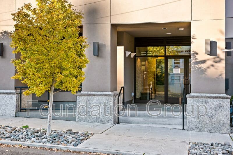 Seattle House: 2400 E Boston St