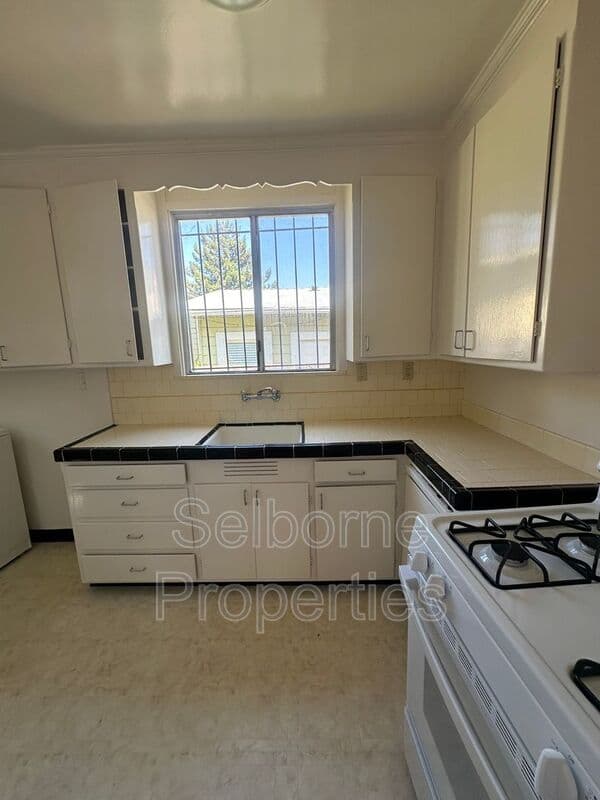 Oakland House: 1945 East 29th Street