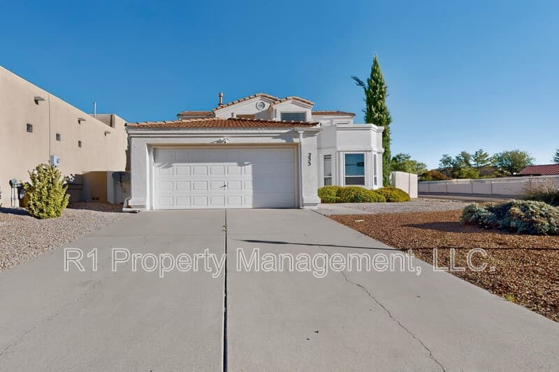 Rio Rancho House: 233 Nicklaus Drive Southeast