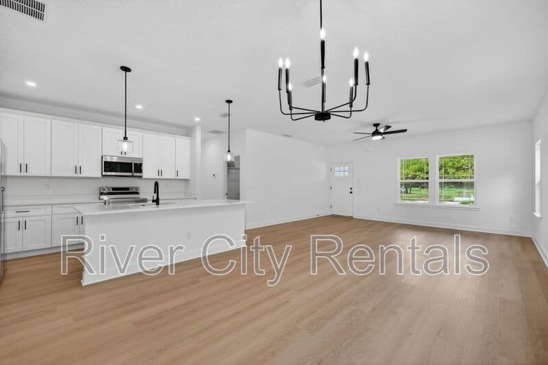 Sanderson House: 9281 Dolphin St
