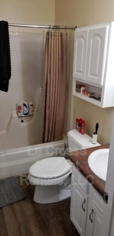 La Crescent Apartment: 619 Welshire Drive