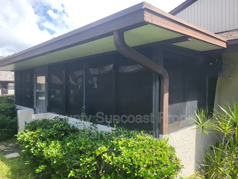Largo Condo: 1211 11th Circle SE