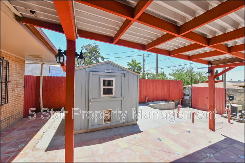 El Paso House: 3030 Aurora Avenue