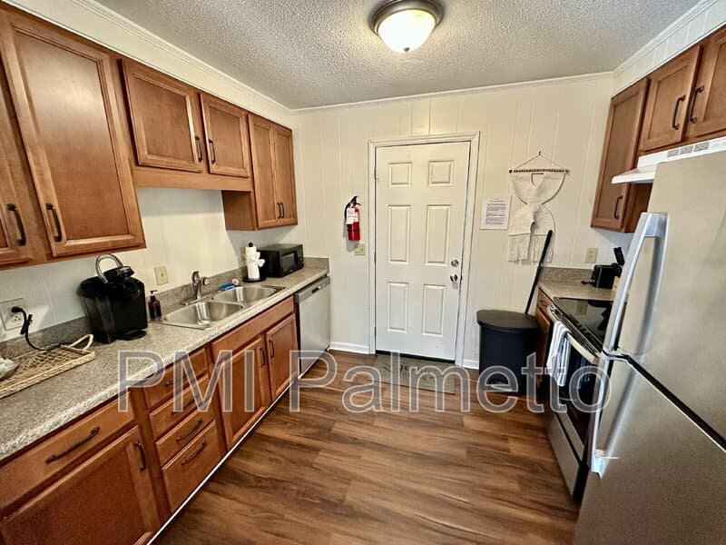 Columbia Condo: 2405 Duncan Street