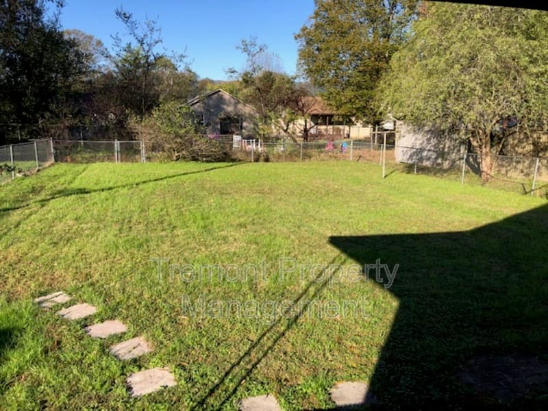 Rossville House: 711 Flegal Avenue