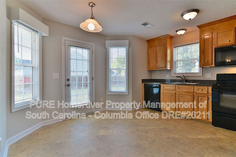 Elgin House: 20 Sugar Maple Ct