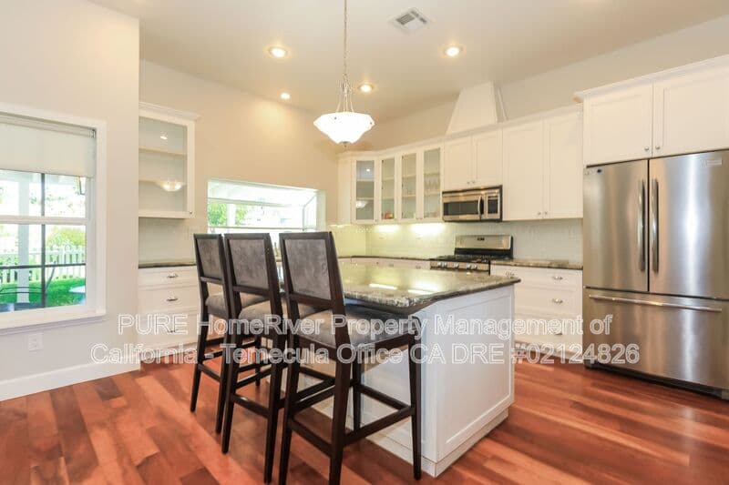 Murrieta House: 36475 Avenida La Cresta