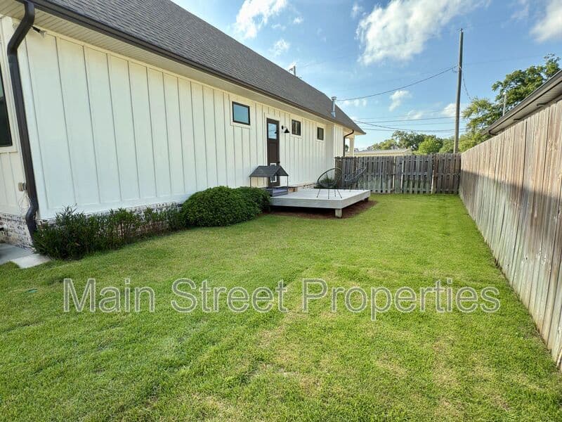 Pensacola House: 1205 East Scott Street