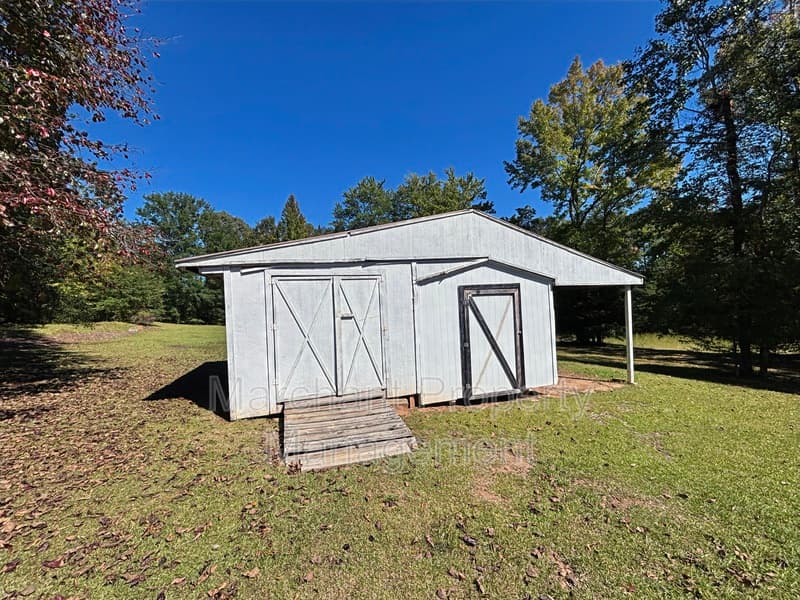 Travelers Rest House: 16 Farmington Trail