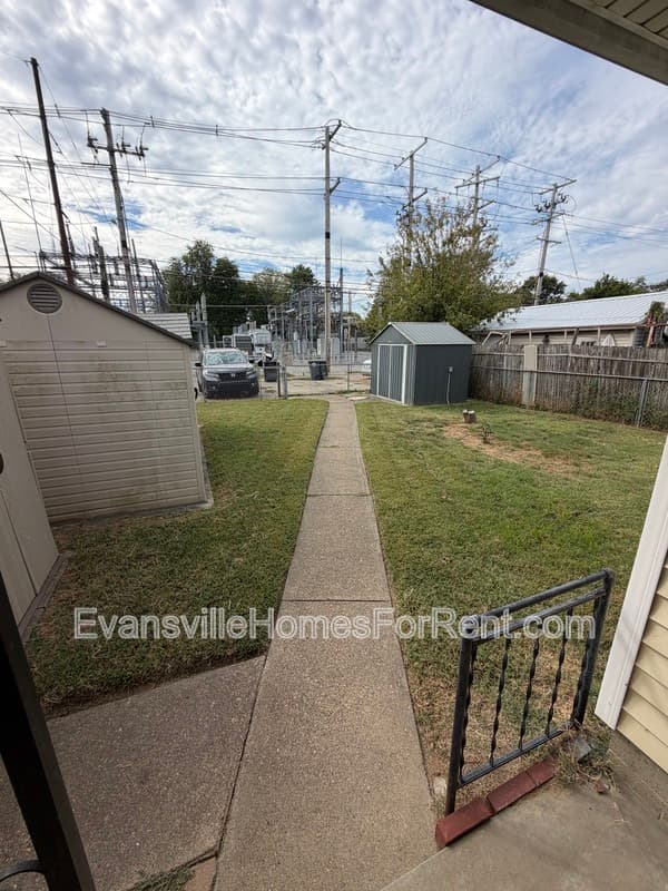 Evansville House: 737 East Virginia Street