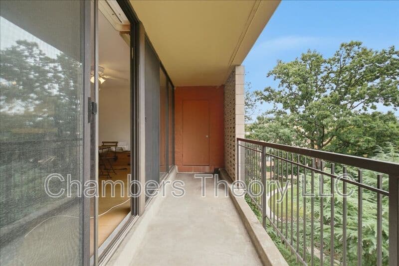 Alexandria Condo: 8 S Van Dorn St