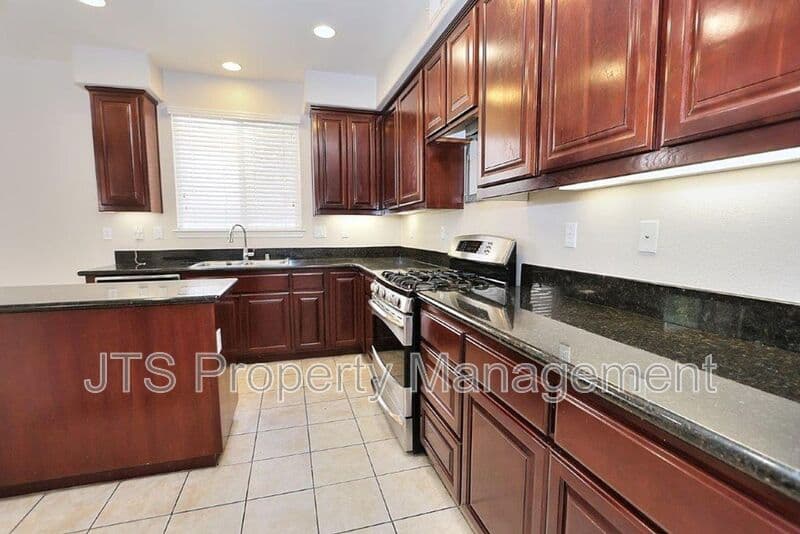 Sacramento House: 5424 Washoe Street