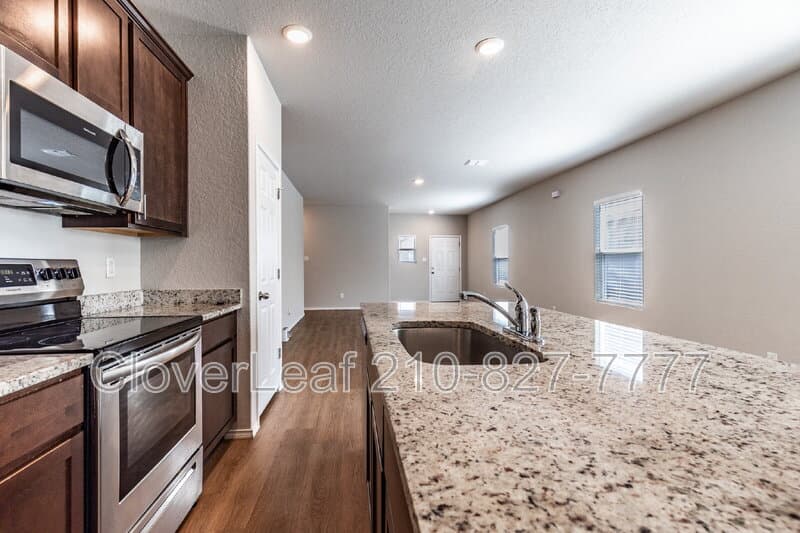 Elmendorf House: 14635 Hackamore Way