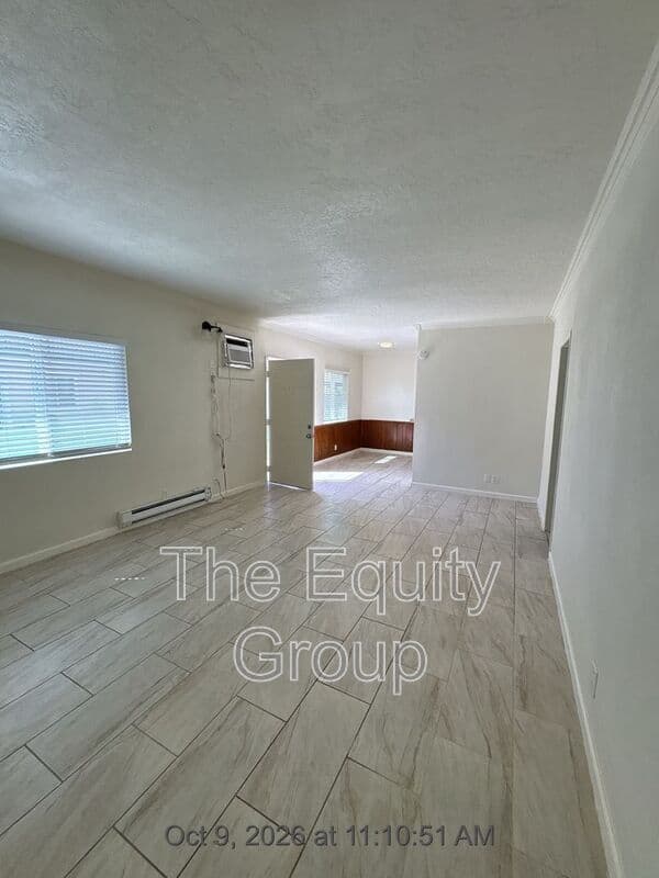 Hanford Condo: 580 South Richmond Avenue