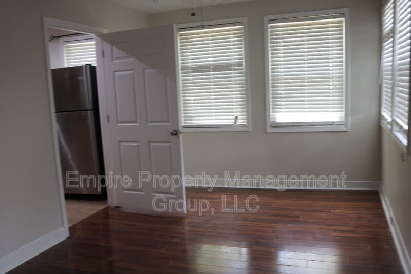Columbia House: 2728 Kingswood Dr
