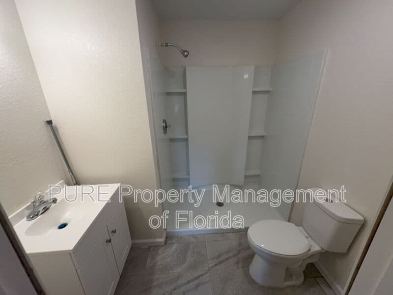 Williston House: 11330 NE 66th Lane