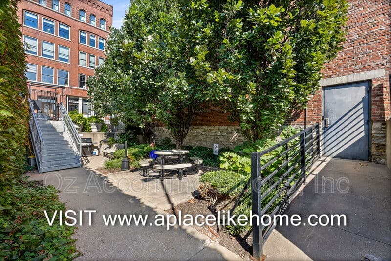 Kansas City Condo: 609 Central St