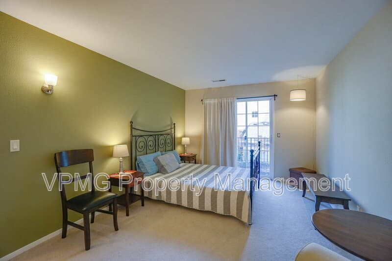 Vancouver Condo: 13210 SE 7th St