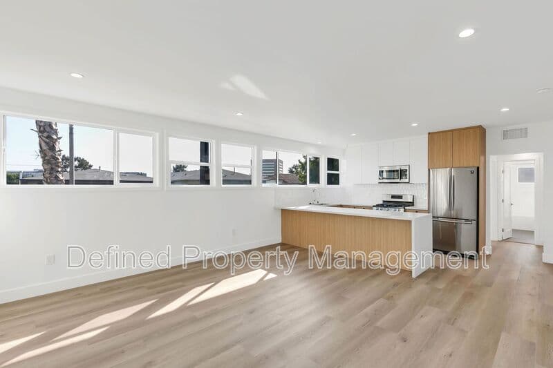 Los Angeles Condo: 8355 Blackburn Ave