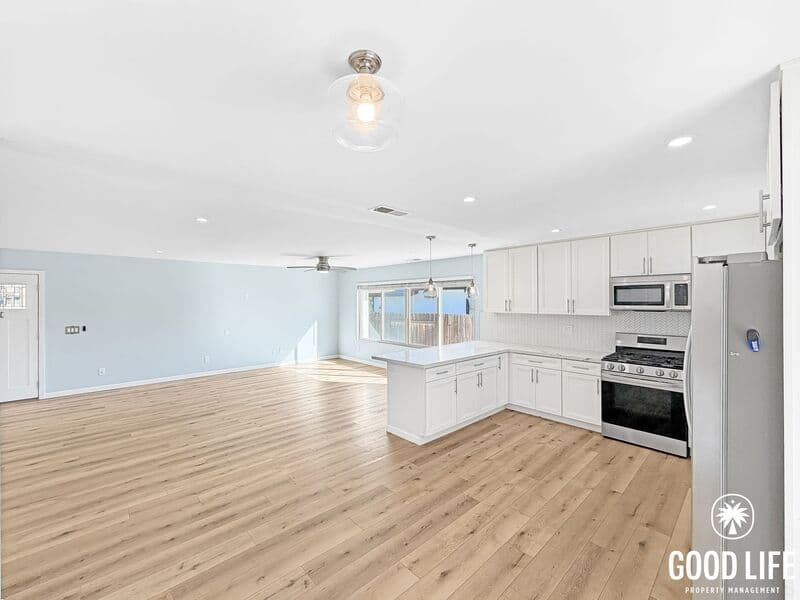Santee House: 8617 Carlton Oaks Dr