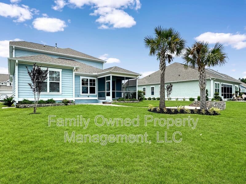 Summerville House: 128 Whaler Ave