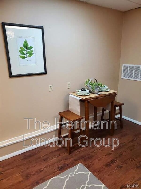 St. Louis Condo: 2761 Gravois Avenue